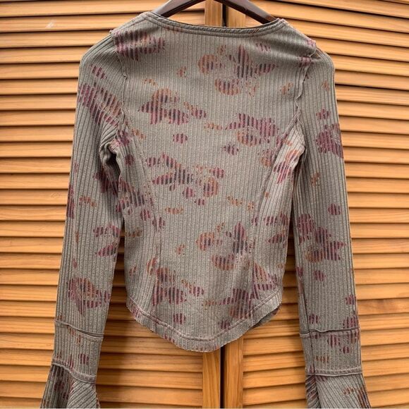 Free People Bell Sleeve Long Sleeve size XS - Picture 5 of 6